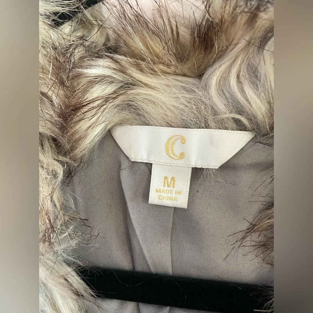 Charming Charlie’s fur vest - Picture 2 of 2